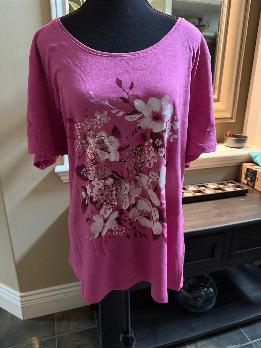 Women's Pink Short-Sleeve Floral Scoop Neck Top